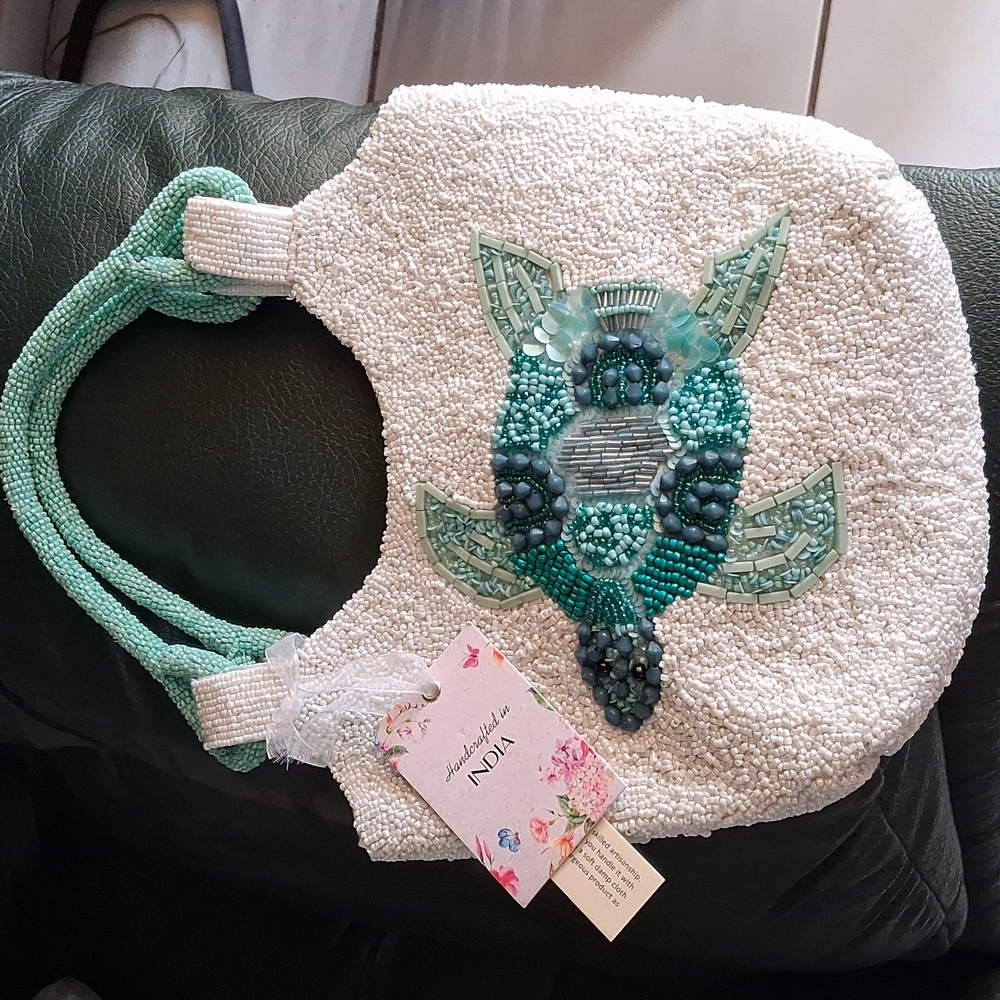 Viral White and Green Beaded Turtle. NWT. Hancrafted In India. Coastal Vibe!
